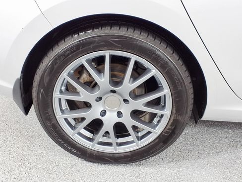 Used 2018 Hyundai Elantra GT FWD image 6