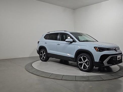 New 2025 Volkswagen Taos SEL image 7