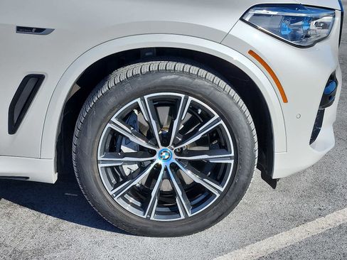 Certified 2023 BMW X5 xDrive45e w/ Executive Package image 8
