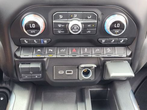 Used 2022 GMC Sierra 1500 SLT AWD/4WD image 19