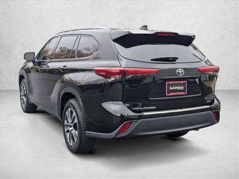 Used 2022 Toyota Highlander XLE image 8