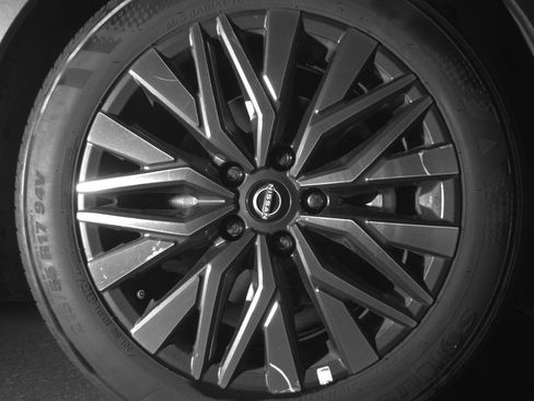 Used 2025 Nissan Altima 2.5 SV image 13