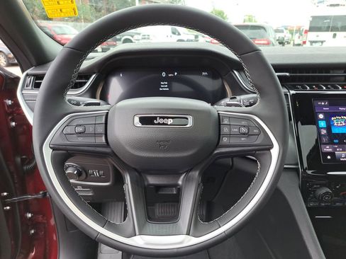 New 2025 Jeep Grand Cherokee Altitude image 22