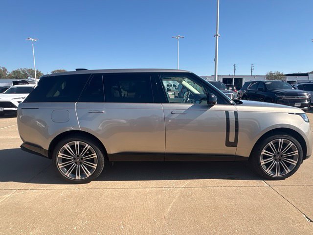 Used 2024 Land Rover Range Rover Long Wheelbase SE AWD/4WD image 2