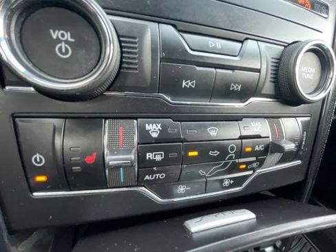 Used 2019 Ford Explorer XLT w/ Equipment Group 202A AWD/4WD image 11