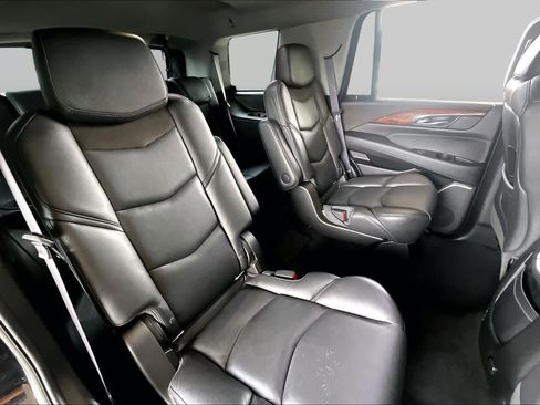 Used 2017 Cadillac Escalade Luxury AWD/4WD image 17