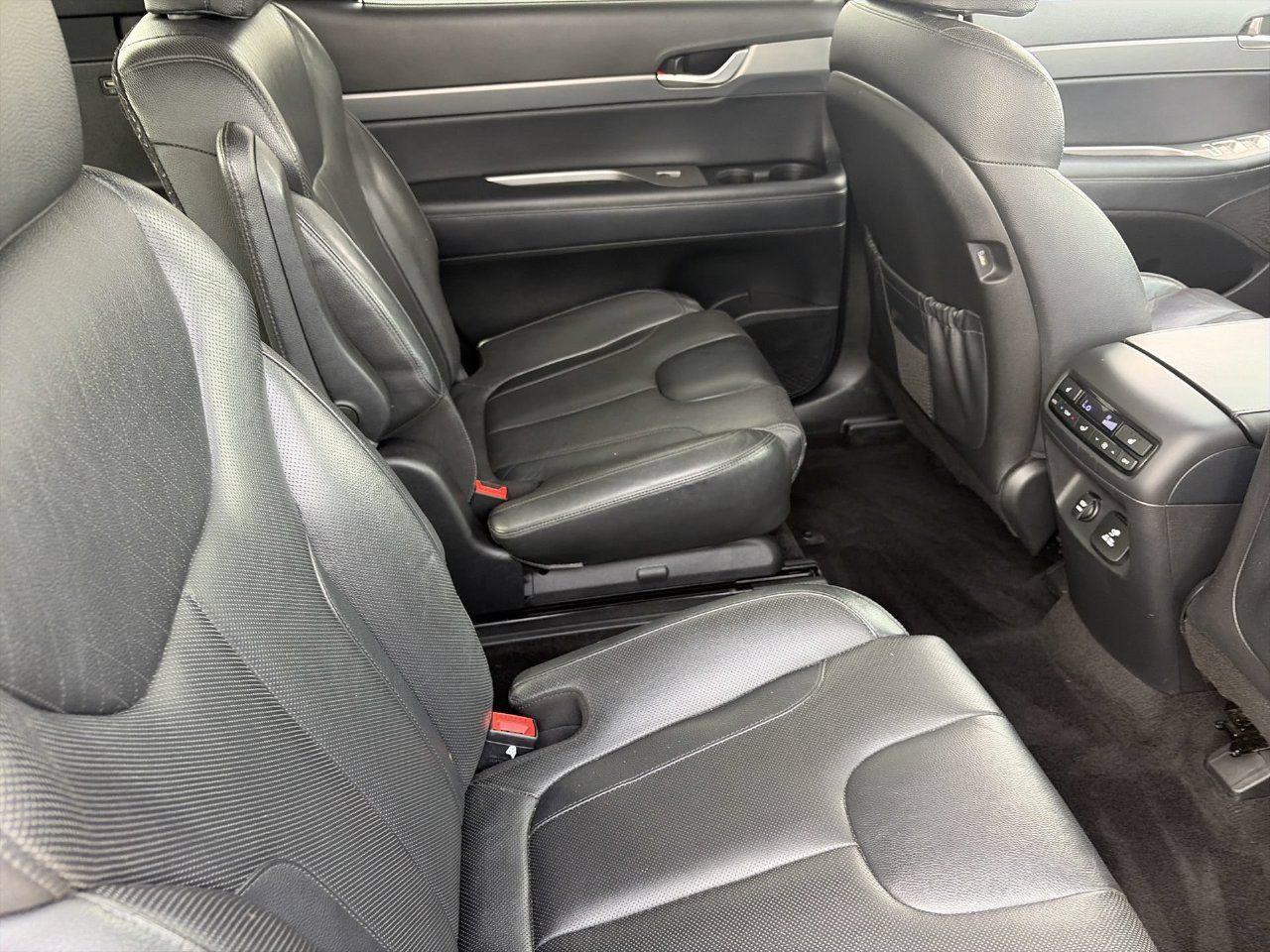 Used 2021 Hyundai Palisade SEL w/ Premium Package FWD image 12