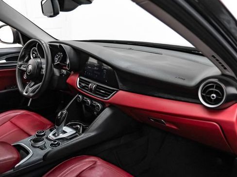 Used 2020 Alfa Romeo Giulia w/ Nero Edizione RWD image 14