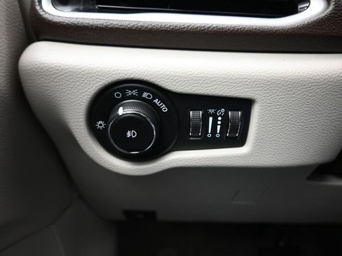 Used 2021 Chrysler Pacifica Touring-L image 36