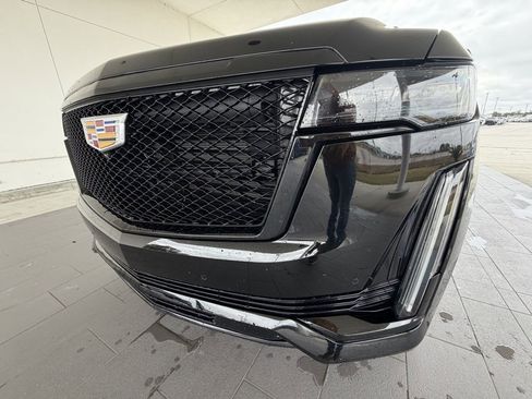 Used 2024 Cadillac Escalade Sport image 2