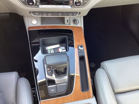 Used 2022 Audi Q5 e Premium Plus w/ Premium Plus Package image 22