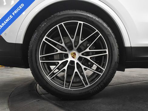 Used 2024 Porsche Cayenne Coupe image 31