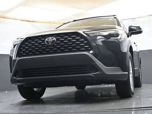 Used 2025 Toyota Corolla Cross LE AWD/4WD image 29