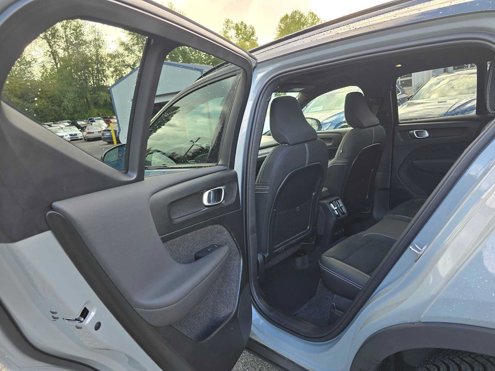 Certified 2024 Volvo XC40 Recharge Ultimate w/ Protection Package Premier AWD/4WD image 17