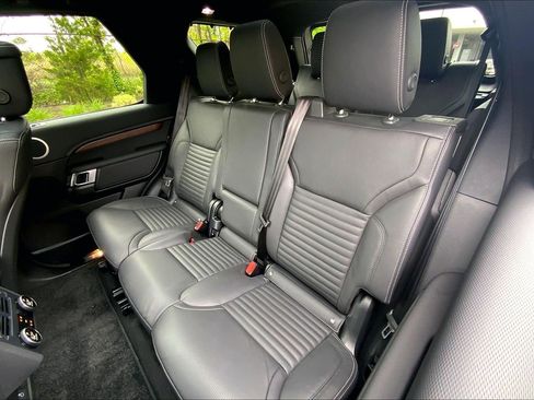Certified 2025 Land Rover Discovery Dynamic SE AWD/4WD image 20