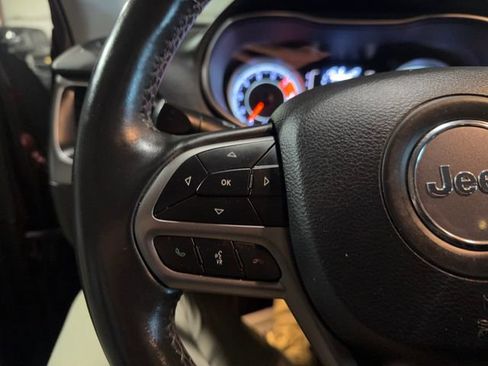 Used 2019 Jeep Cherokee Latitude Plus w/ Cold Weather Group image 15