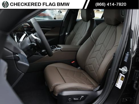 Used 2025 BMW 530i w/ Premium Package image 21