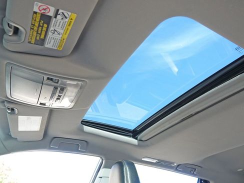 Used 2018 Toyota Highlander XLE image 10