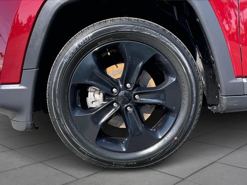 Used 2021 Jeep Compass Latitude image 9