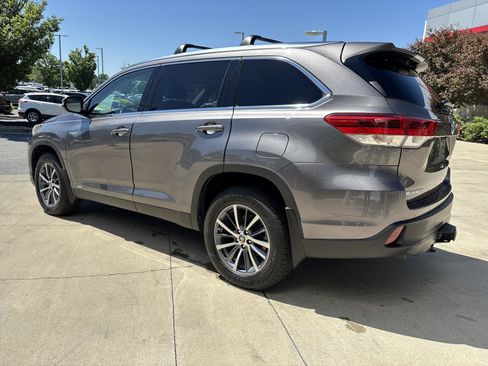 Used 2019 Toyota Highlander XLE AWD/4WD image 7