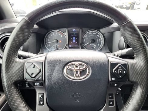 Used 2018 Toyota Tacoma TRD Off-Road AWD/4WD image 14