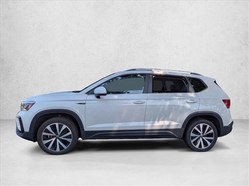 Used 2022 Volkswagen Taos SE FWD image 9