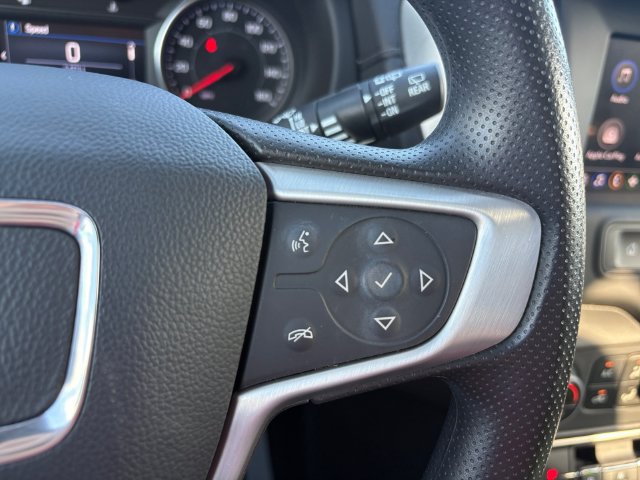 Used 2024 GMC Terrain SLE w/ Driver Convenience Package FWD image 24