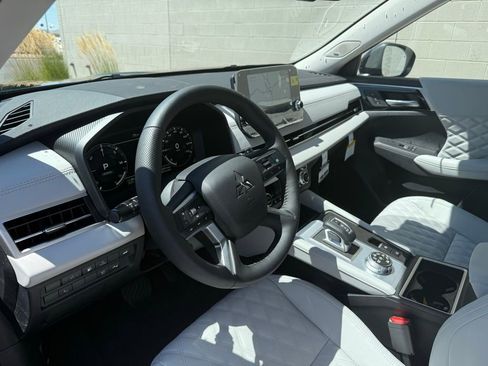 New 2025 Mitsubishi Outlander SEL image 19