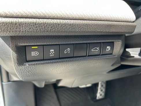 Used 2025 Toyota Camry SE w/ Convenience Package FWD image 18