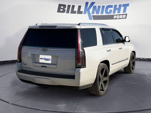 Used 2019 Cadillac Escalade Luxury image 5