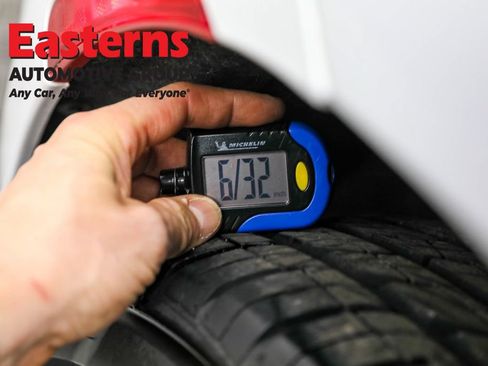 Used 2024 Chrysler Pacifica Select image 31