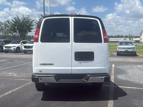 Used 2025 Chevrolet Express 3500 LT w/ LT Preferred Equipment Group RWD image 6