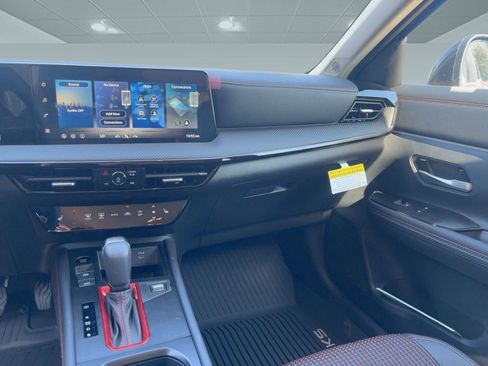 New 2026 Nissan Kicks SR w/ Cold Weather Package image 25