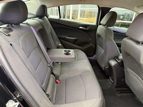 Used 2017 Chevrolet Cruze LT image 12
