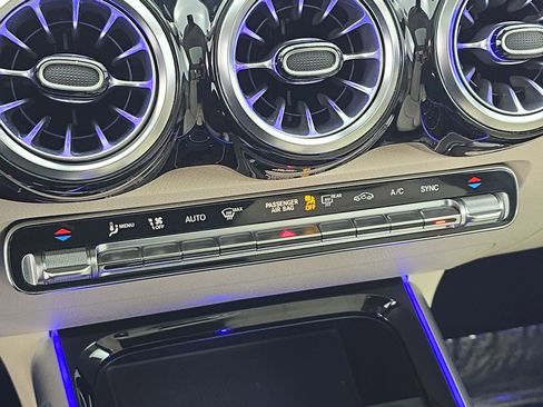 Used 2022 Mercedes-Benz GLB 250 w/ Premium Package Lite image 22