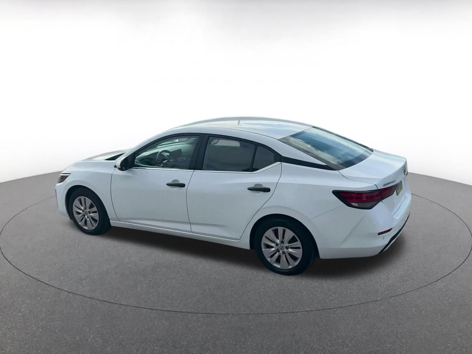Used 2025 Nissan Sentra S FWD image 9