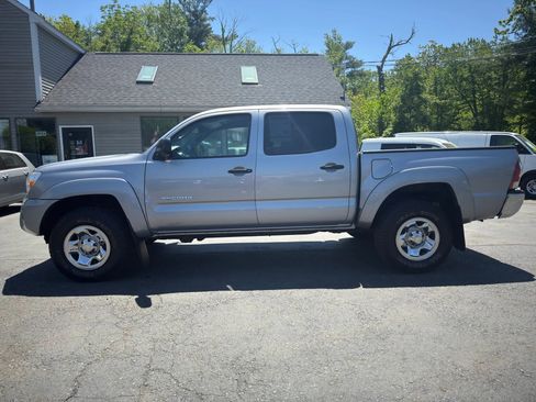 Used 2014 Toyota Tacoma 4x4 Double Cab w/ SR5 Package image 4