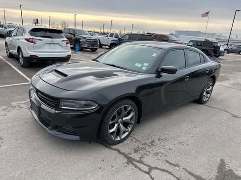 Used 2017 Dodge Charger R/T w/ Plus Group image 2