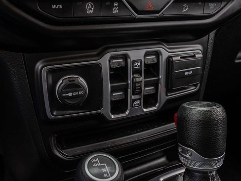 Used 2020 Jeep Wrangler Unlimited Sahara image 27