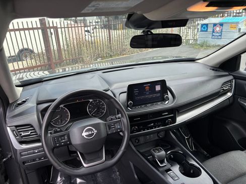 Used 2025 Nissan Rogue SV FWD image 35