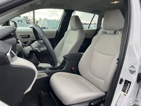 Used 2023 Toyota Corolla Cross L image 17