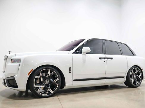 Used 2025 Rolls-Royce Cullinan Black Badge AWD/4WD image 11