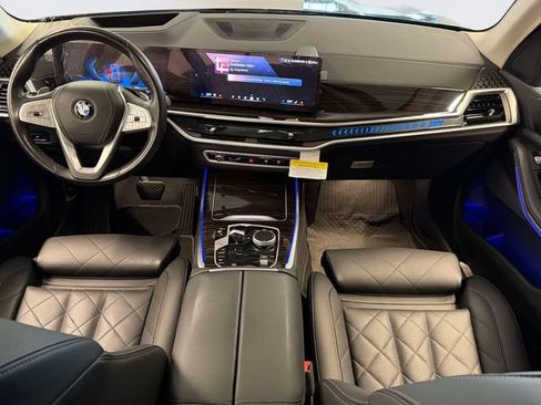 Used 2025 BMW X7 xDrive40i AWD/4WD image 13