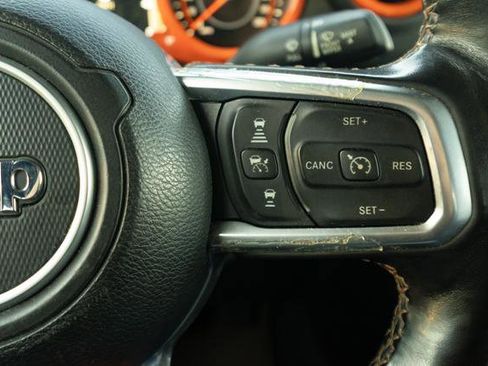 Used 2021 Jeep Gladiator Overland image 12