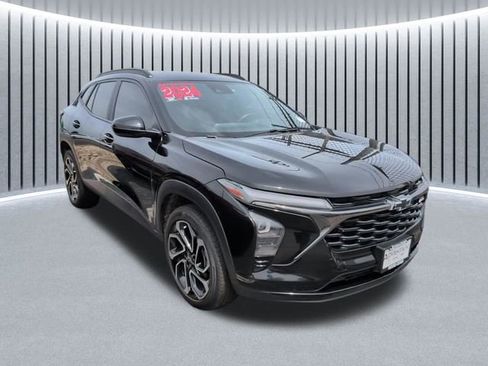 Used 2024 Chevrolet Trax RS w/ Driver Confidence Package FWD image 3