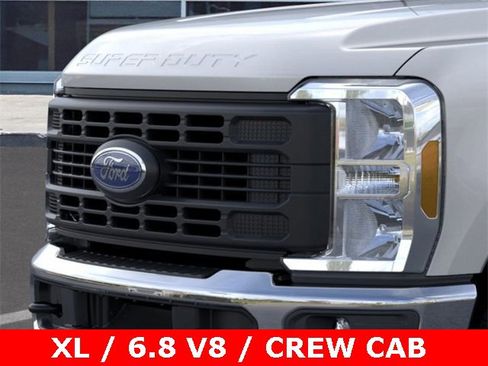 New 2026 Ford F250 XL w/ XL Chrome Package image 43