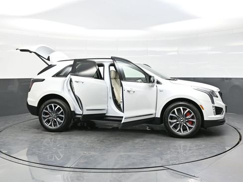 New 2025 Cadillac XT5 Sportv w/ LPO, Floor Liner Package image 40