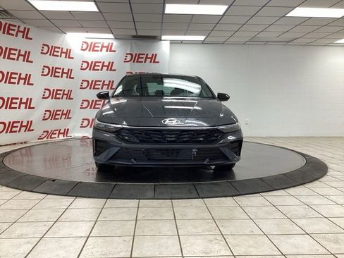 Used 2025 Hyundai Elantra SEL FWD image 2