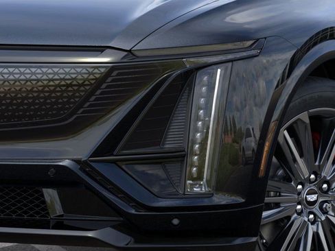 New 2026 Cadillac Lyriq V AWD/4WD image 10