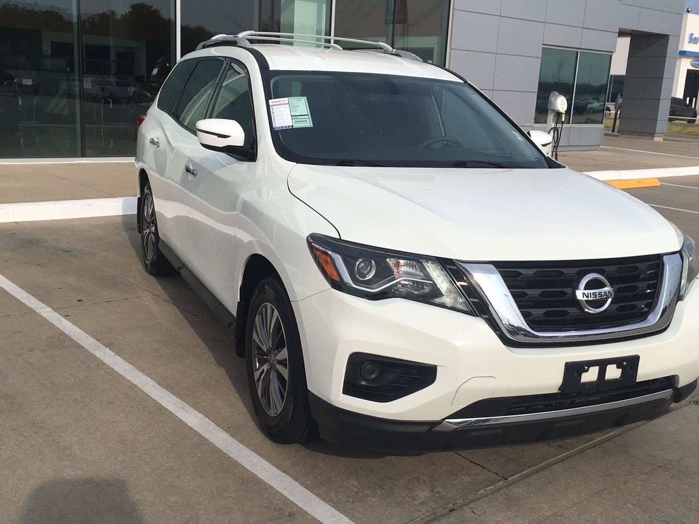 Used 2020 Nissan Pathfinder S FWD image 3